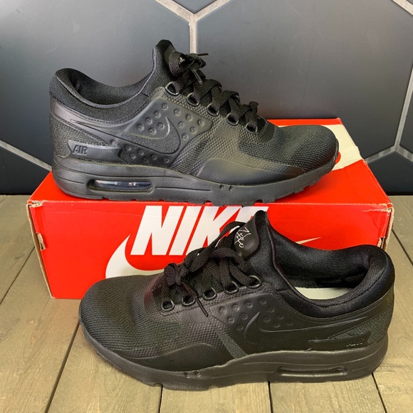 nike air max zero essential triple black